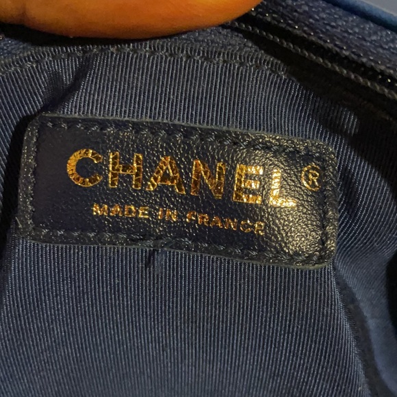 Brand new Chanel bag blue in good condition. - Picture 2 of 3